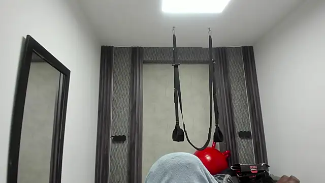 Snapshot of selene_red_ chatting on May 7, 2026, 1:33 am selene red online show from May 7, 2026, 1:33 am