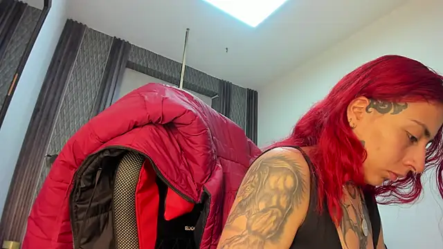 Snapshot of selene_red_ chatting on June 10, 2026, 2:45 am selene red online show from June 10, 2026, 2:45 am
