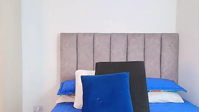 karina lewis  online show from January 24, 2025, 3:22 am