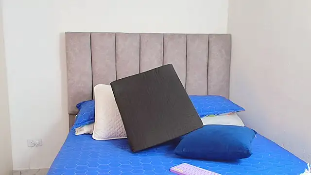 karina lewis  online show from January 27, 2025, 3:26 am