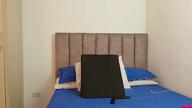 karina lewis  online show from March 5, 2025, 4:13 am