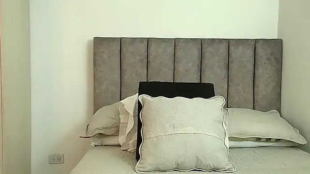 karina lewis  online show from January 10, 2026, 3:30 am