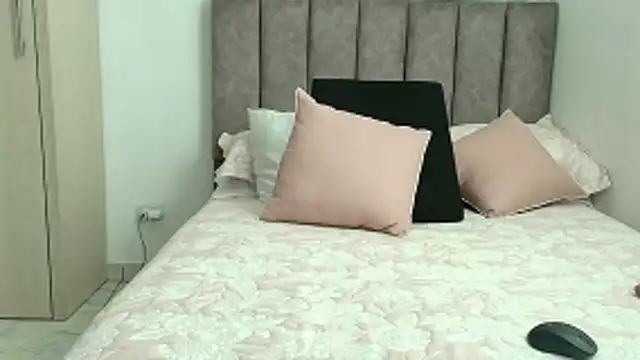 karina lewis  online show from February 10, 2026, 3:43 am