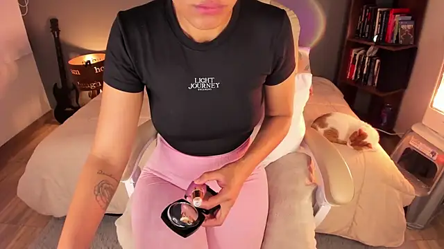 Roussmariehenao online show from September 25, 2025, 9:57 am