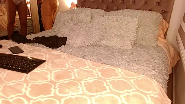 Roussmariehenao online show from October 7, 2025, 3:04 am