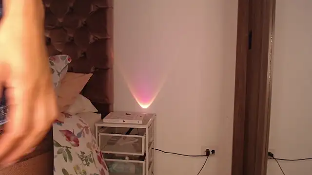 Roussmariehenao online show from December 14, 2025, 1:16 pm