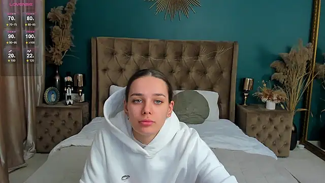 AprilWong online show from February 22, 2025, 6:06 am