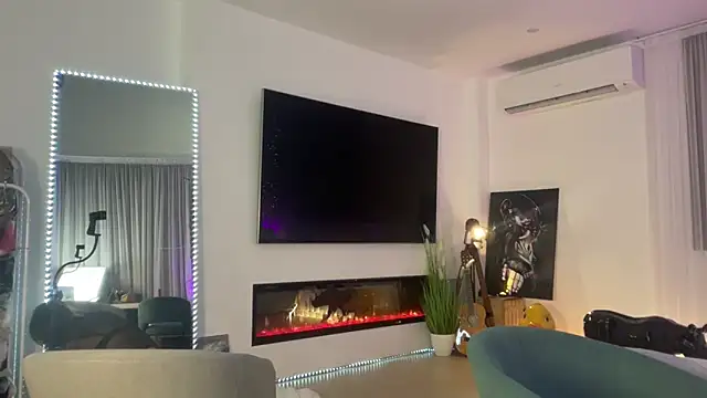 Mika Miller online show from November 11, 2025, 12:21 am