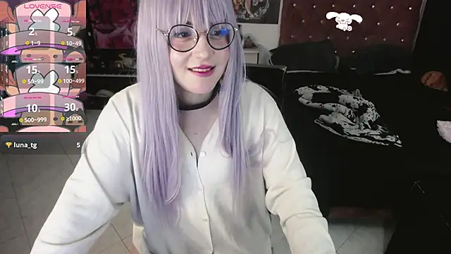 Snapshot of Avril2001 chatting on December 10, 2024, 2:27 am Avril2001 online show from December 10, 2024, 2:27 am