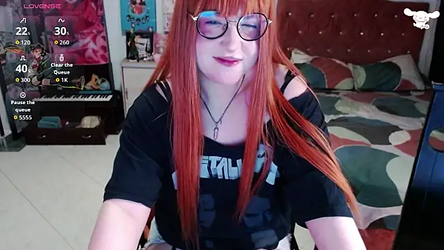 Snapshot of Avril2001 chatting on September 9, 2025, 12:43 am Avril2001 online show from September 9, 2025, 12:43 am