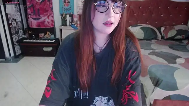 Snapshot of Avril2001 chatting on October 8, 2025, 1:47 am Avril2001 online show from October 8, 2025, 1:47 am