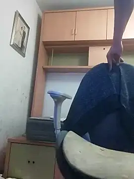 skrigul12 online show from November 15, 2025, 4:47 pm