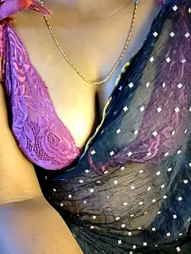 VR here 4U online show from February 18, 2026, 3:52 pm