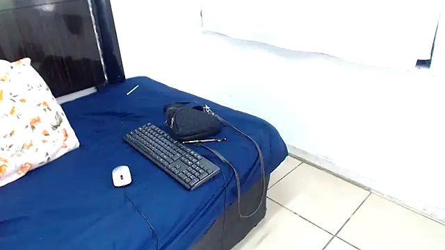 xlover35 online show from December 17, 2024, 1:38 pm