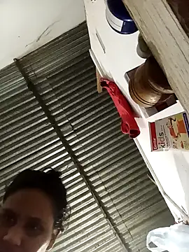 Snapshot of Andreita_95 chatting on October 17, 2025, 10:40 am Andreita 95 online show from October 17, 2025, 10:40 am