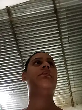 Snapshot of Andreita_95 chatting on November 6, 2025, 11:37 pm Andreita 95 online show from November 6, 2025, 11:37 pm