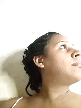 Snapshot of Andreita_95 chatting on November 19, 2025, 9:26 pm Andreita 95 online show from November 19, 2025, 9:26 pm