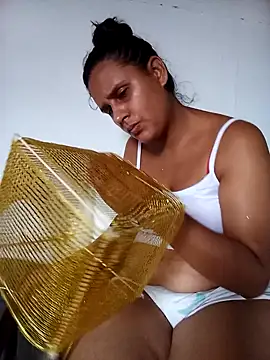 Snapshot of Andreita_95 chatting on December 17, 2025, 9:10 pm Andreita 95 online show from December 17, 2025, 9:10 pm