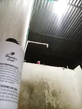 Snapshot of Andreita_95 chatting on December 19, 2025, 10:06 pm Andreita 95 online show from December 19, 2025, 10:06 pm