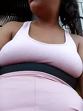 Snapshot of Andreita_95 chatting on December 20, 2025, 10:28 pm Andreita 95 online show from December 20, 2025, 10:28 pm