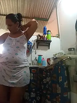 Snapshot of Andreita_95 chatting on January 19, 2026, 2:32 pm Andreita 95 online show from January 19, 2026, 2:32 pm