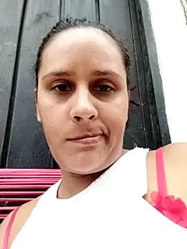 Snapshot of Andreita_95 chatting on February 14, 2026, 10:17 pm Andreita 95 online show from February 14, 2026, 10:17 pm