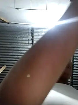 Snapshot of Andreita_95 chatting on February 19, 2026, 12:28 am Andreita 95 online show from February 19, 2026, 12:28 am