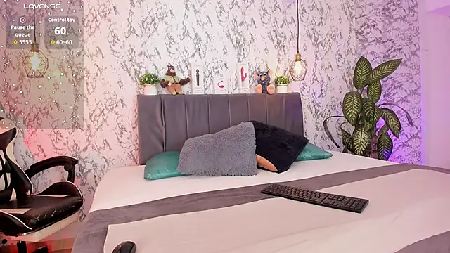 aihnoa split online show from November 22, 2025, 1:43 pm