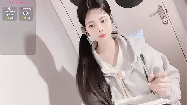 Qedgjwyz1 online show from February 7, 2025, 1:53 pm