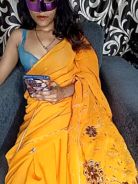 REVA DARLING online show from October 21, 2025, 3:24 pm