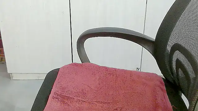 Destiny Desire online show from April 17, 2026, 7:28 pm