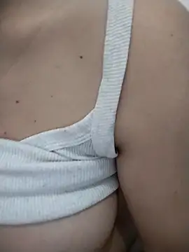 kBossgirls online show from November 3, 2025, 4:41 pm