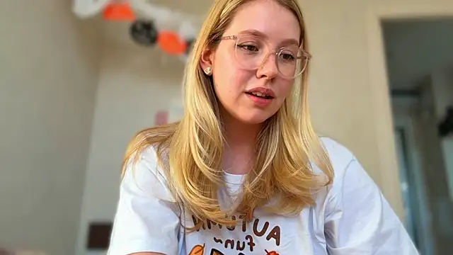 HoneyAudrey online show from October 16, 2025, 3:07 am