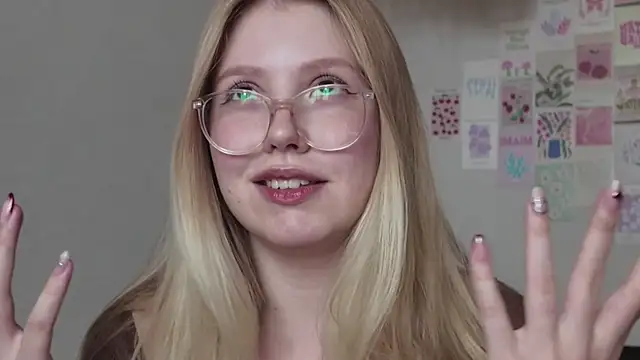 HoneyAudrey online show from October 24, 2025, 3:25 am