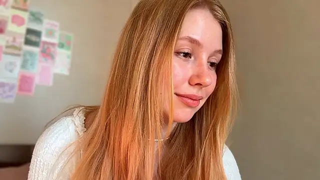 HoneyAudrey online show from April 11, 2026, 2:38 am