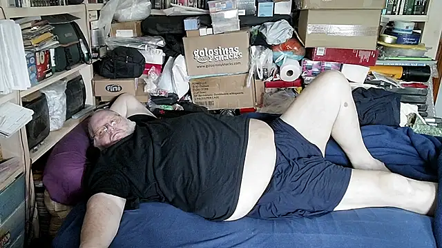 hadeszeuss2 online show from April 12, 2026, 1:38 pm