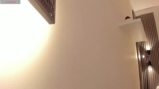 emma alice  online show from November 15, 2025, 12:02 pm