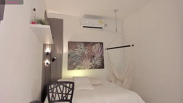 emma alice  online show from January 14, 2026, 10:21 am