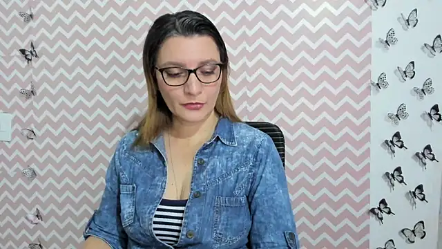 Amie Adams82  online show from February 7, 2025, 4:35 pm