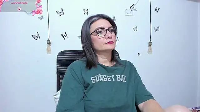 Amie Adams82  online show from April 7, 2026, 2:06 pm