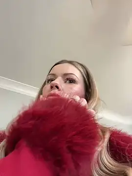 Snapshot of LoveShae_ chatting on December 18, 2024, 8:14 pm LoveShae  online show from December 18, 2024, 8:14 pm