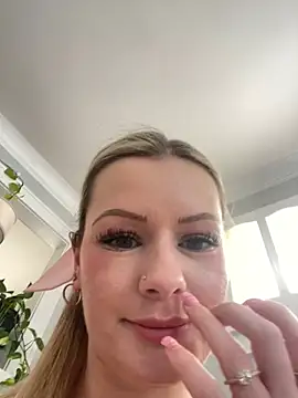 Snapshot of LoveShae_ chatting on February 5, 2025, 6:59 pm LoveShae  online show from February 5, 2025, 6:59 pm