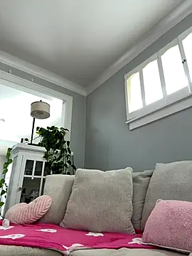 Snapshot of LoveShae_ chatting on October 24, 2025, 6:37 pm LoveShae  online show from October 24, 2025, 6:37 pm