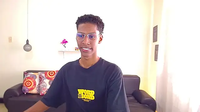 maiki18  online show from January 18, 2025, 1:29 pm