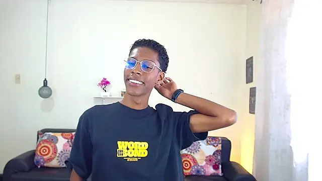 maiki18  online show from January 18, 2025, 4:31 pm