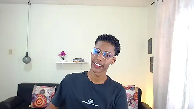 maiki18  online show from February 5, 2025, 5:42 pm