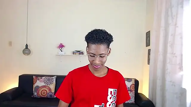 maiki18  online show from February 7, 2025, 7:49 pm