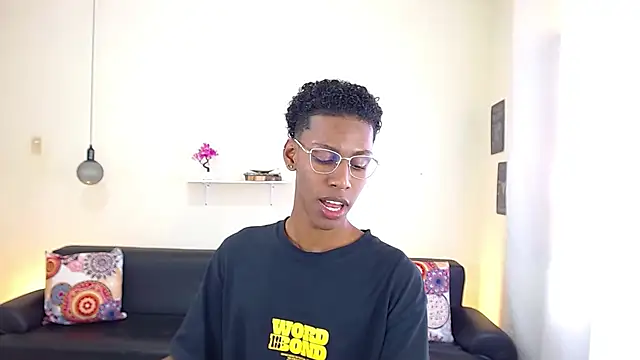 maiki18  online show from February 14, 2025, 4:52 pm