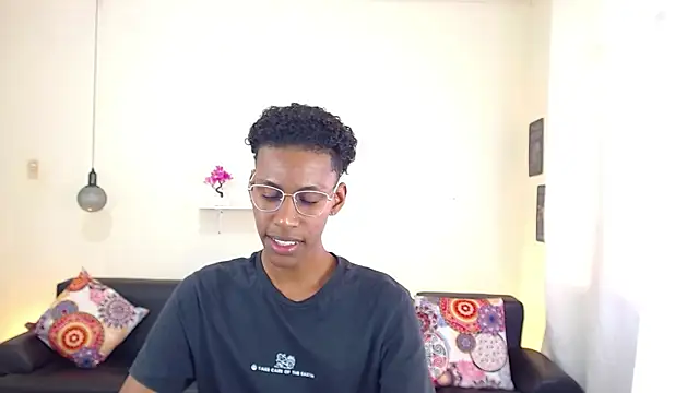 maiki18  online show from February 27, 2025, 4:53 pm