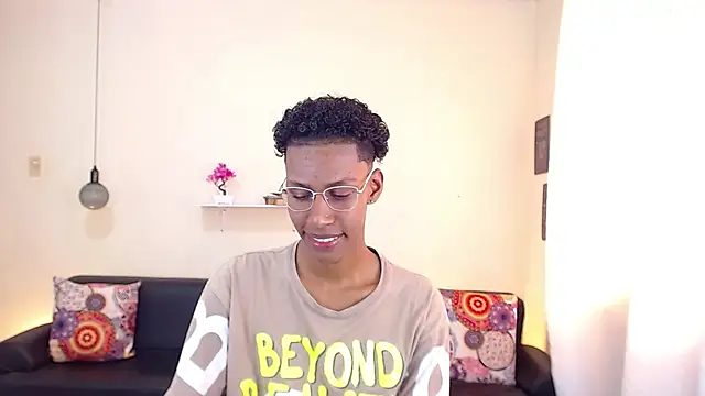 maiki18  online show from March 5, 2025, 1:50 pm